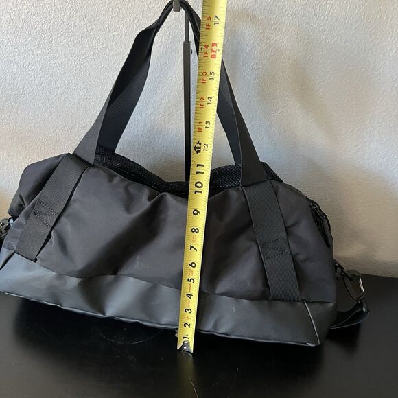 The North Face Apex Travel Duffel Bag w/ Logo and Shoulder Strap - Picture 4 of 8